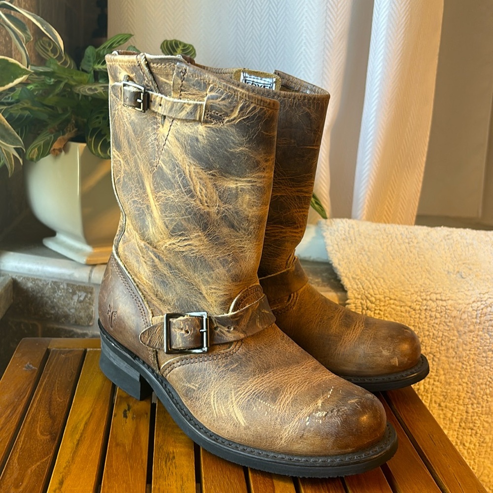 Frye Distressed Engineer boots Size 8.5 womens.